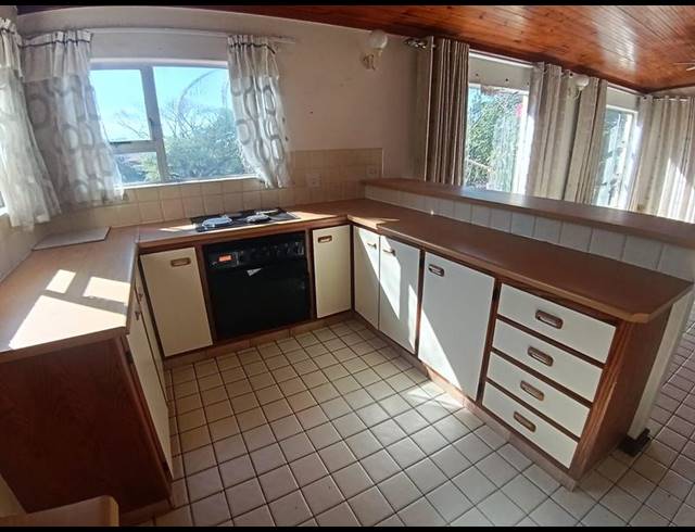 2 BEDROOM APARTMENT FOR SALE IN MARGATE BEACH